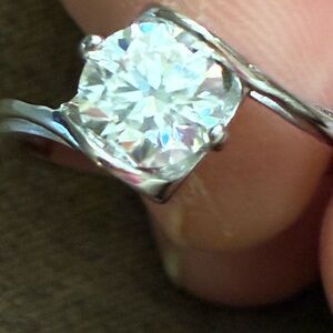 SALE! Moissanite 1.0ct stone sterling silver 925 size 5 beautiful sparkly ring
